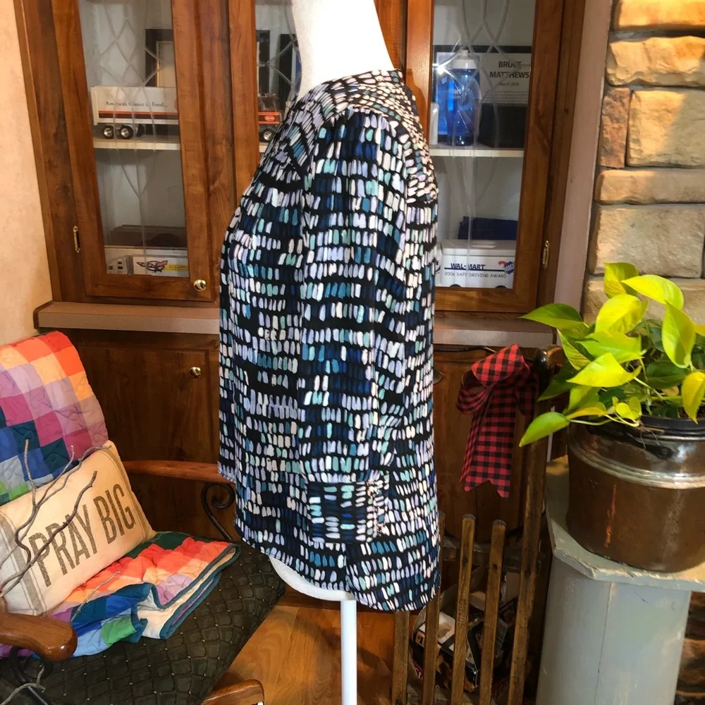 NWT THE LIMITED SIZE SMALL NAVY BLUE MULTICOLORED 3/4 SLEEVE V/NECK BLOUSE - Picture 2 of 4